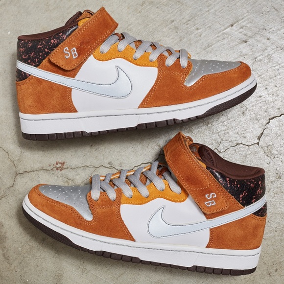 Nike SB Dunk Mid Pro ‘Fender Bass’ - Picture 1 of 10